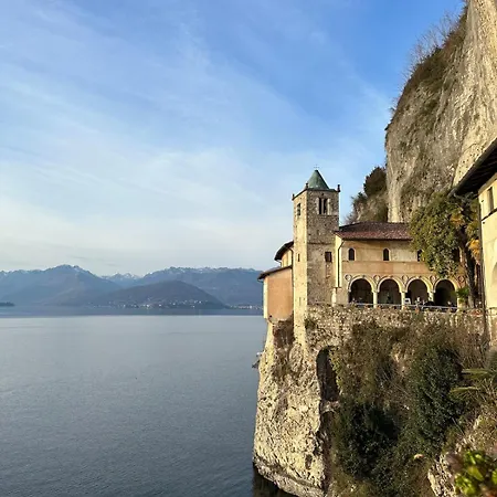 Nest Of The Lakes - Between Maggiore, Monate And Comabbio *