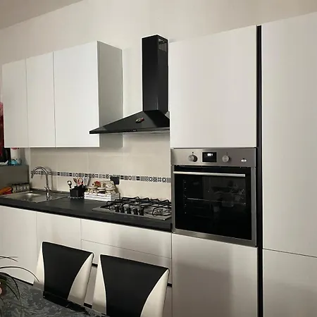 Nest Of The Lakes - Between Maggiore, Monate And Comabbio Apartman *