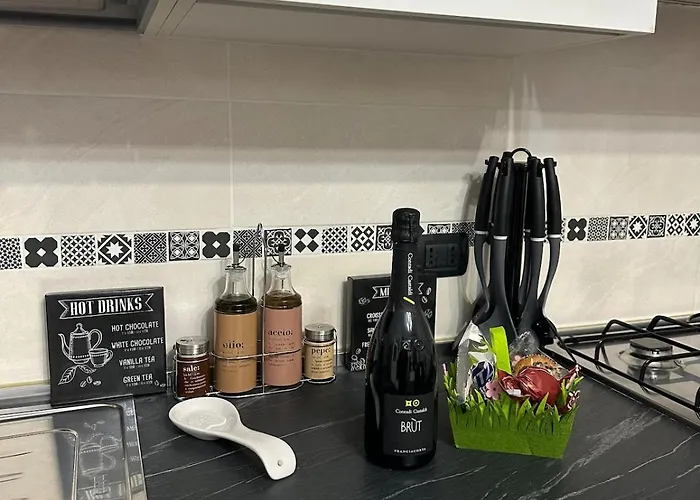 Nest Of The Lakes - Between Maggiore, Monate And Comabbio *