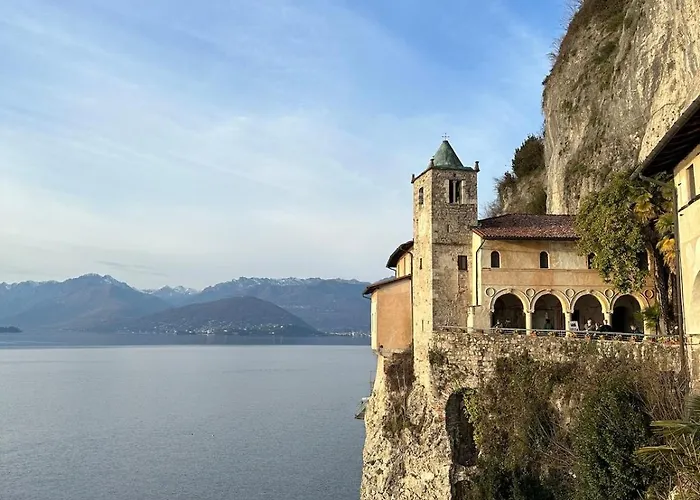 Nest Of The Lakes - Between Maggiore, Monate And Comabbio *