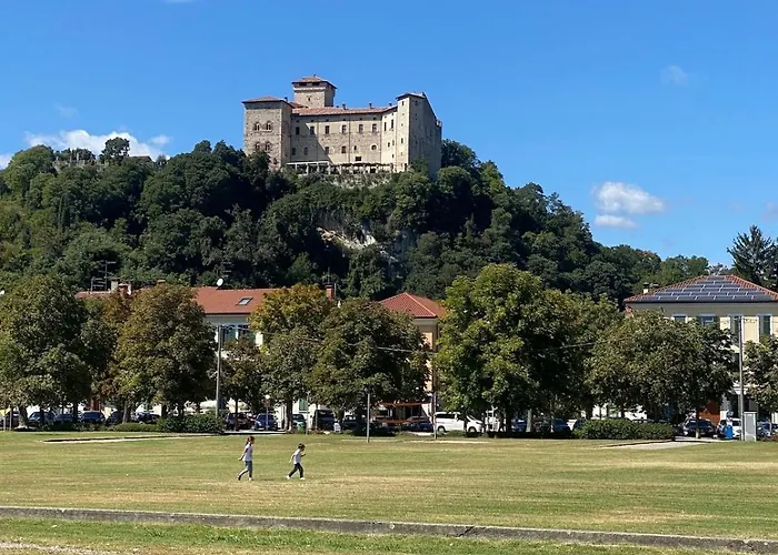 Nest Of The Lakes - Between Maggiore, Monate And Comabbio