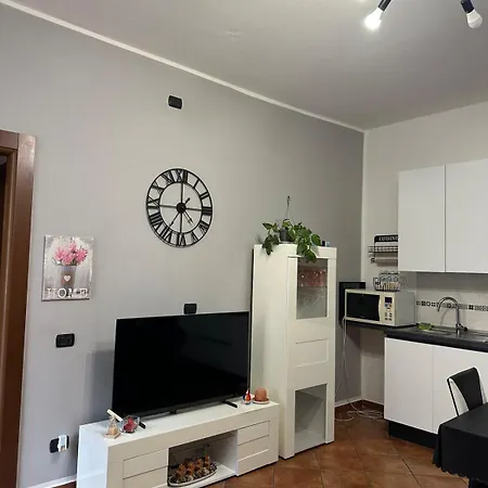 Nest Of The Lakes - Between Maggiore, Monate And Comabbio Cadrezzate