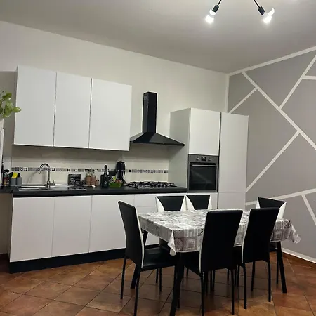 Nest Of The Lakes - Between Maggiore, Monate And Comabbio Cadrezzate